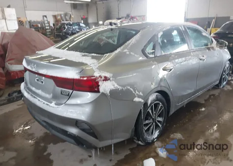 2023 Kia Forte Lxs z USA, uszkodzony, nr VIN 3KPF24AD3PE543258